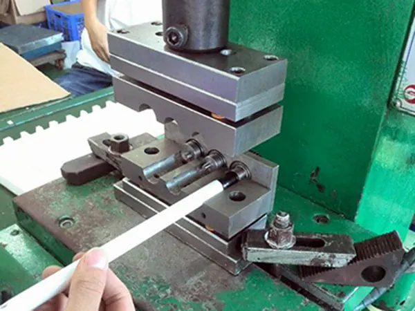 Hydraulic press: Dimple stamping